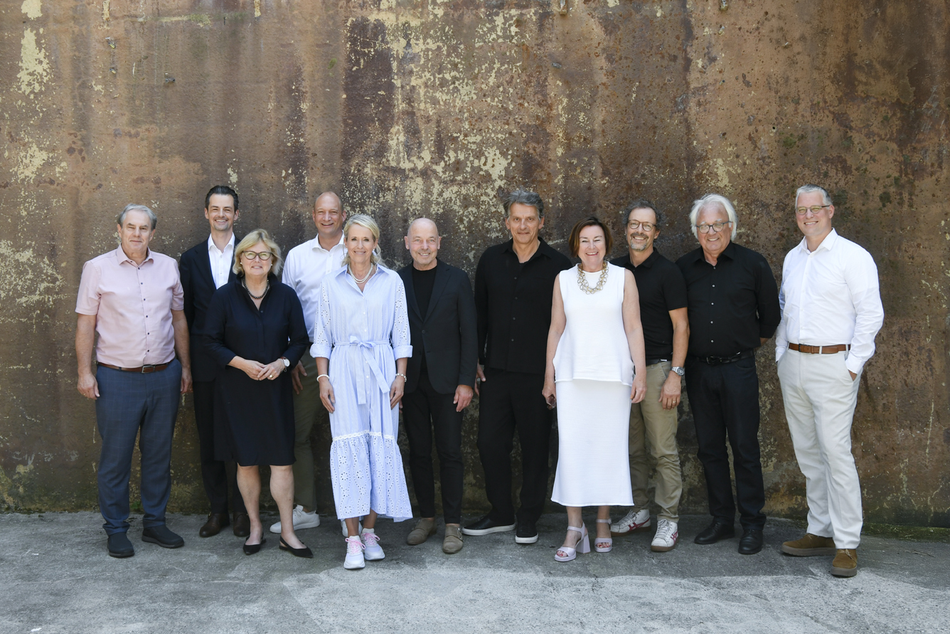 Pressebild: DGNB Präsidium Gruppenfoto von Vertreterinnen und Vertretern des DGNB Präsidiums beim DGNB Tag der Nachhaltigkeit 2025. Zwei Präsidiumsmitglieder sind nicht auf dem Bild.
